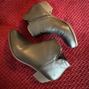 ☘️ Lucky Brand Leather Booties 10
